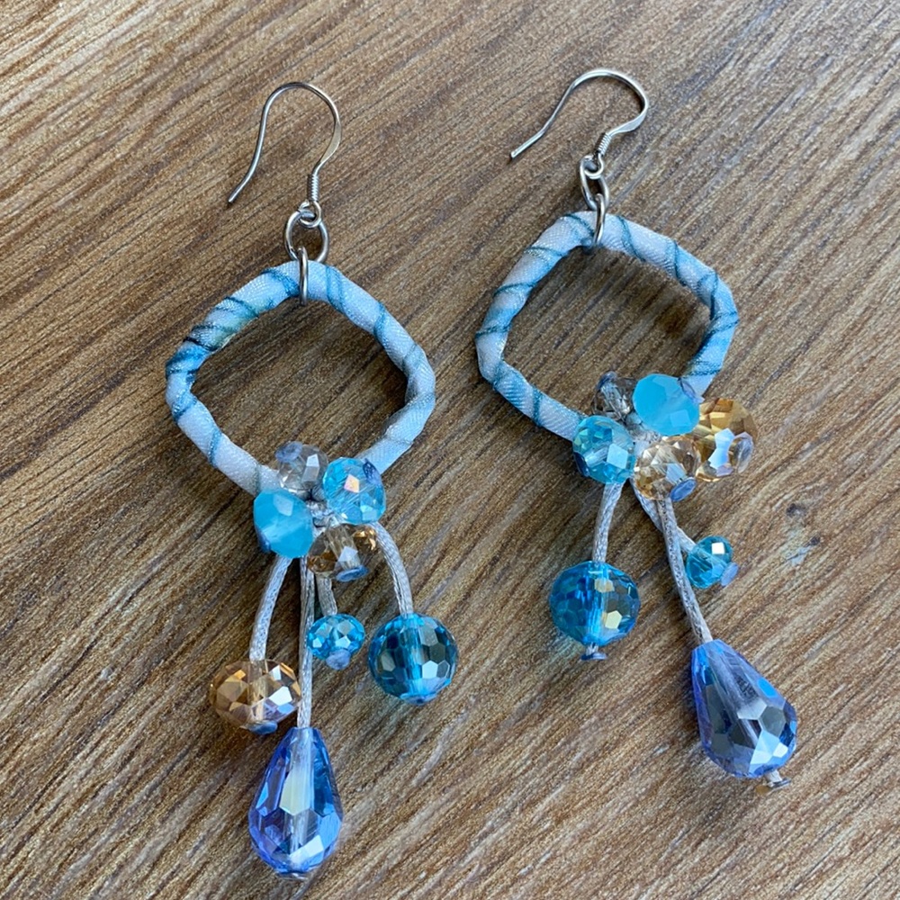 Blue & amber crystal drop earrings.